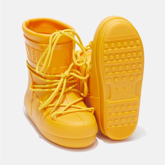 Moon Boot Low Rubber Rain Boots Size 37/38 NWT Yellow - Picture 1 of 7